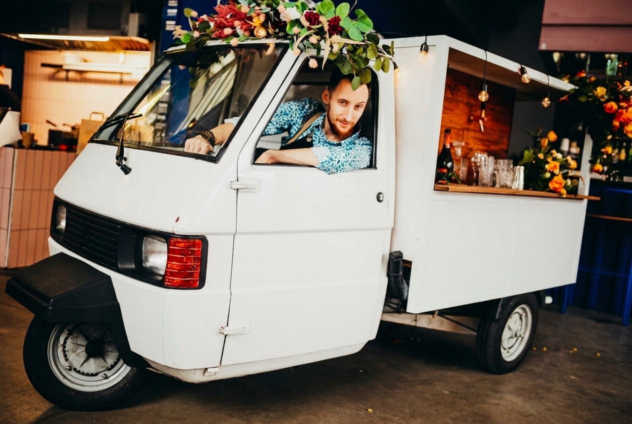 Włoski Van — mobilny bar na bazie Piaggio Ape z obsługą barmańską